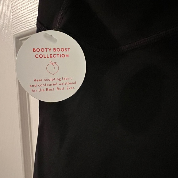 Spanx Booty Boost® Active Knee Leggings capri length - Picture 6 of 11